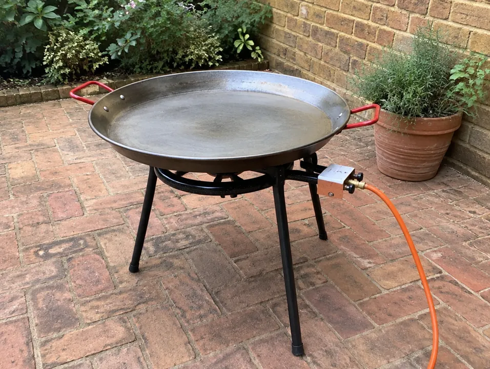 Paella pan and burner